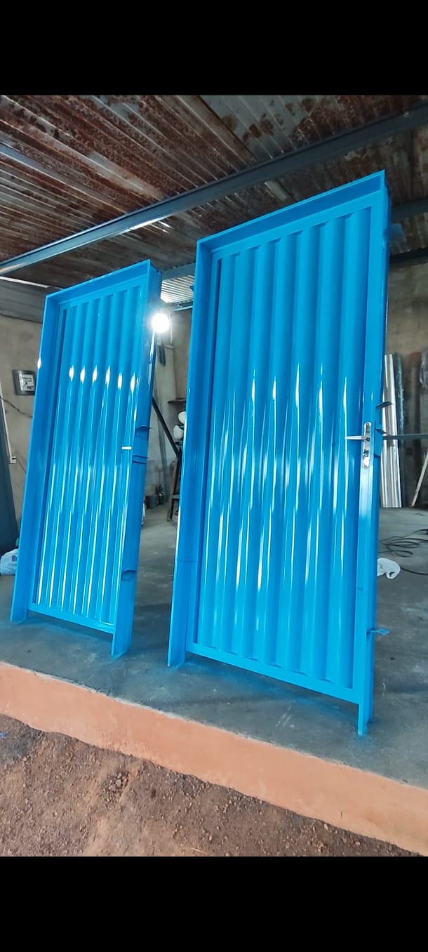 Portas em Chapa Frisada Azul